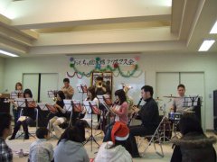 恒例のおもちゃ図書館クリスマス会に出演